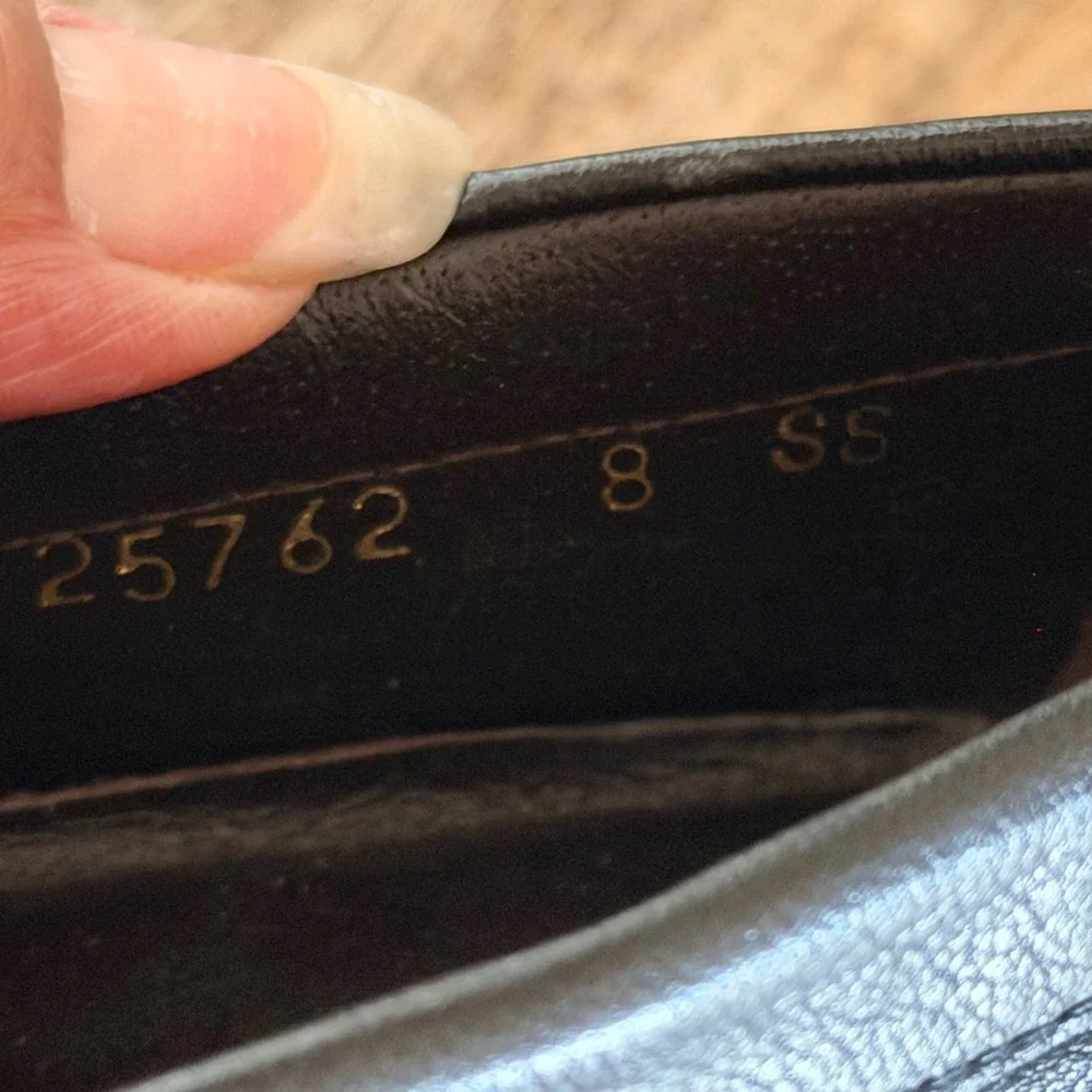 Stuart Weitzman Black Leather Loafer Women Size 8 SS Narrow Buckle Studs Classic